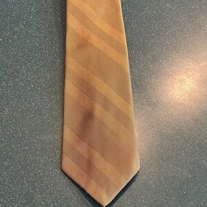 Elegant Wembley Gold Striped Tie